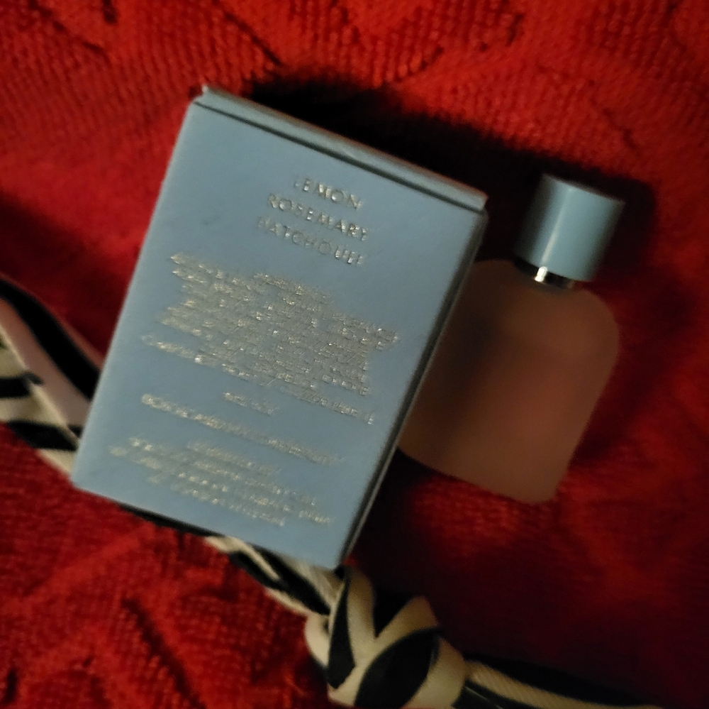 Men's Cologne ( LIGHT BLUE) By Dolce & Gabbana - Picture 5 of 6